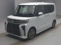 2023 Daihatsu Tanto Custom