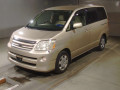 2005 Toyota Noah