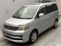 2005 Toyota Voxy