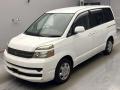 2004 Toyota Voxy