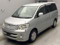 2004 Toyota Noah
