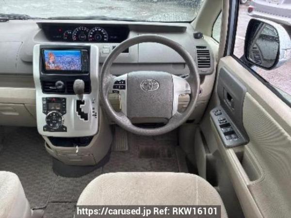 Used 2010 AT toyota noah ZRR70G Image[19]