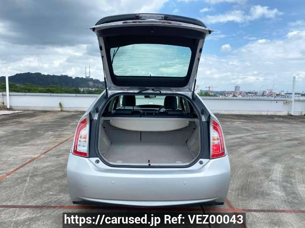 Buy Used 2013 Toyota Prius ZVW30 (VEZ00043) - Carused.jp