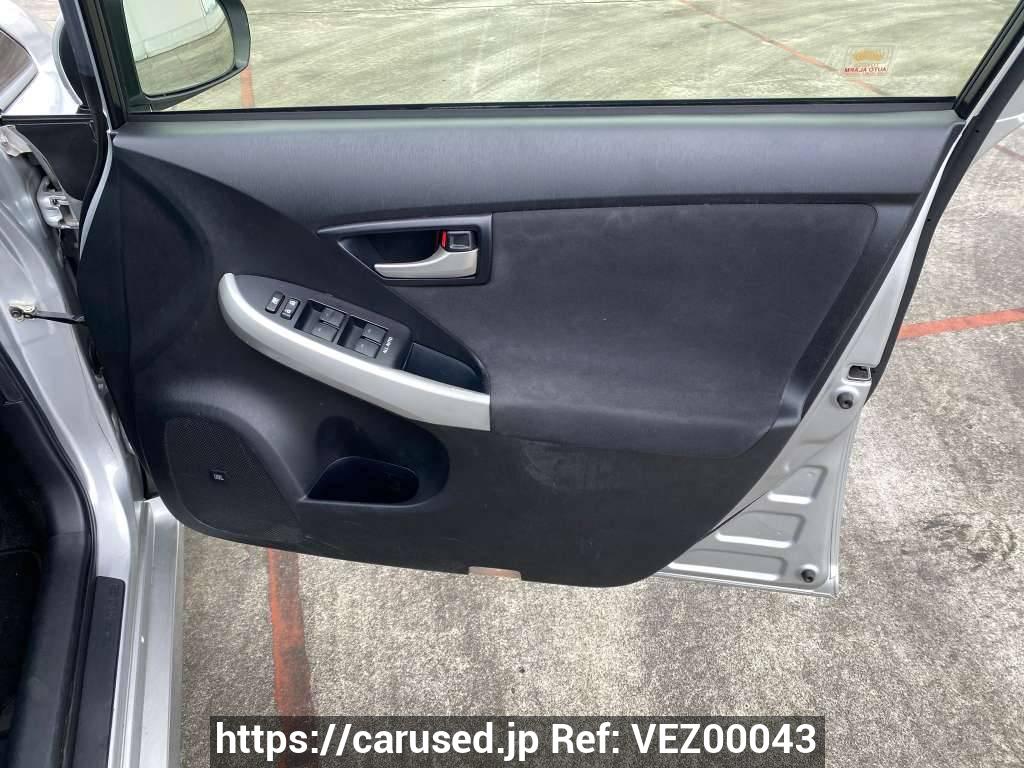 Buy Used 2013 Toyota Prius ZVW30 (VEZ00043) - Carused.jp