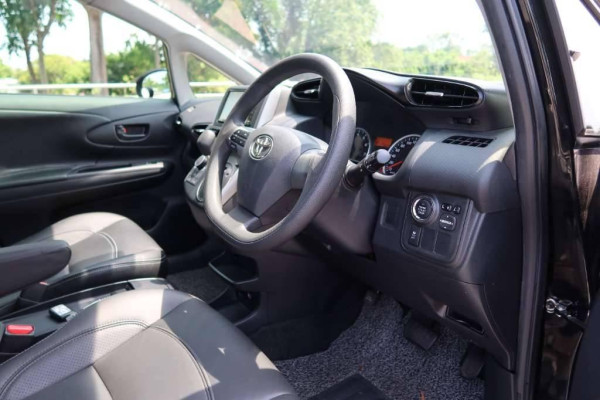 Used 2013 AT toyota wish null Image[19]