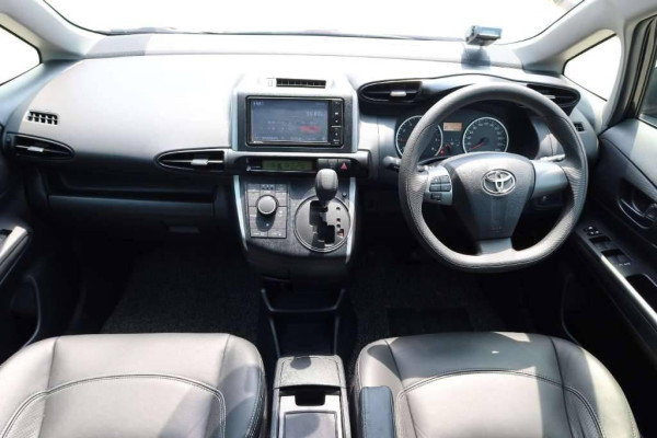 Used 2013 AT toyota wish null Image[25]