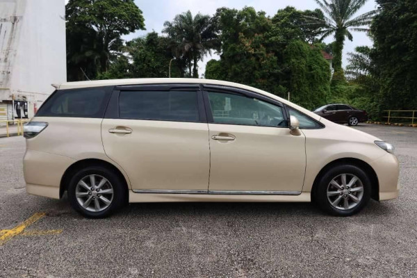 Used 2013 AT toyota wish null Image[11]