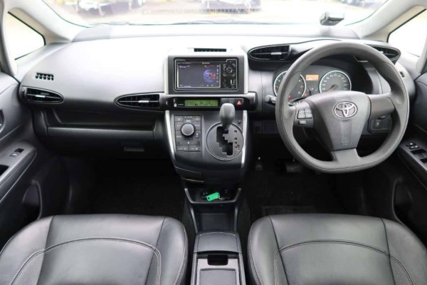 Used 2013 AT toyota wish null Image[36]