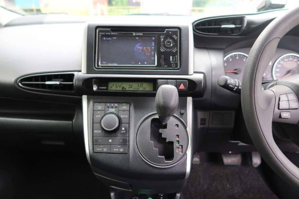 Used 2013 AT toyota wish null Image[37]