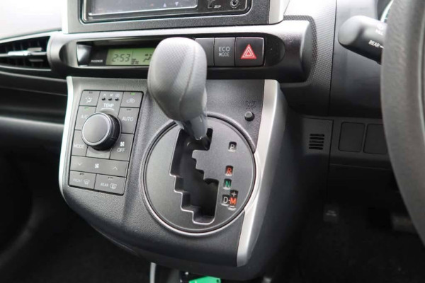 Used 2013 AT toyota wish null Image[41]