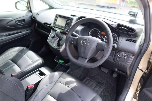 Used 2013 AT toyota wish null Image[43]