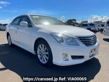 Toyota Crown GRS200