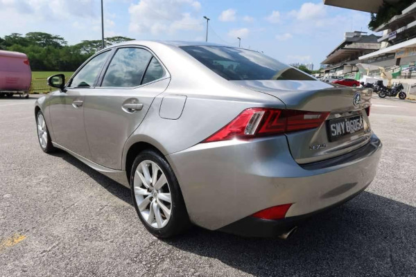Used2013 AT Lexus IS Image[4]