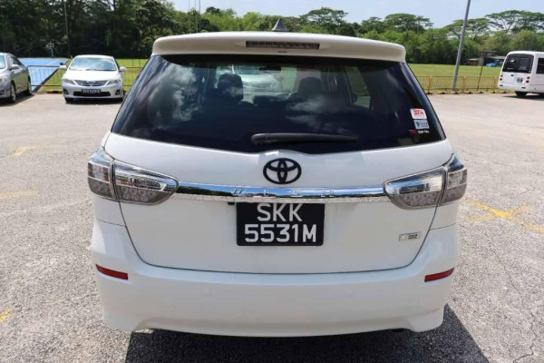 Used 2013 AT toyota wish null Image[5]