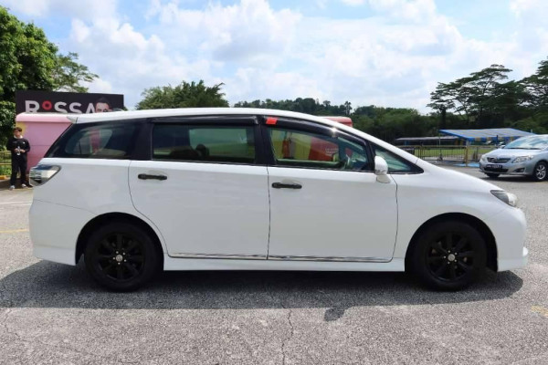 Used 2013 AT toyota wish null Image[7]