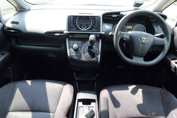 Used 2013 AT toyota wish null Image[25]