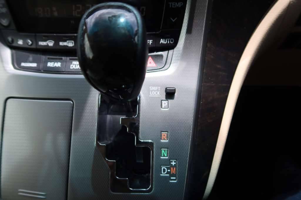 Buy Used 2013 Toyota Alphard (VMB00055) - Carused.jp
