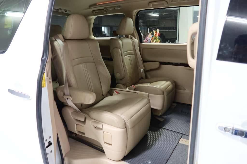 Buy Used 2014 Toyota Alphard (WAJ00037) - Carused.jp