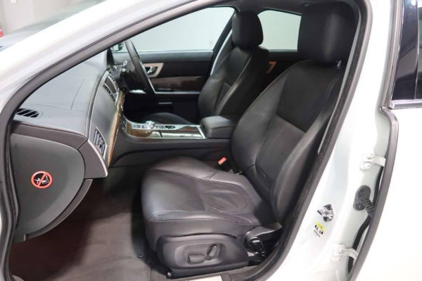 Used 2014 AT jaguar xf null Image[15]