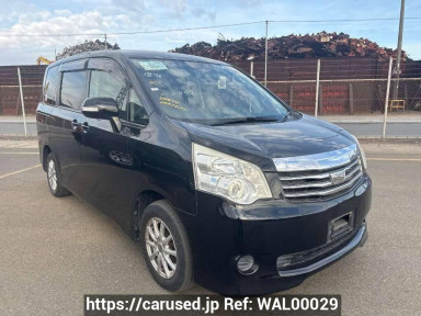 Toyota Noah ZRR70G