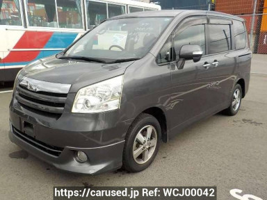 Toyota Noah ZRR70G