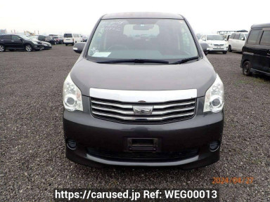 Toyota Noah ZRR70G