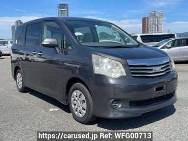 Toyota Noah ZRR70G