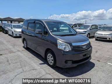 Toyota Noah ZRR70G