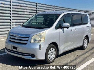 Toyota Noah ZRR70G