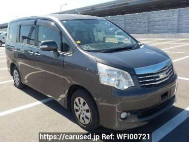 Toyota Noah ZRR70G