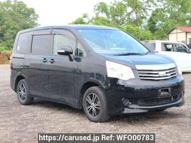 Toyota Noah ZRR70G