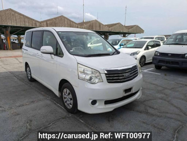 Toyota Noah ZRR70G