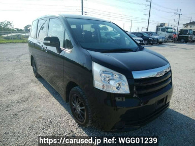 Toyota Noah ZRR70G