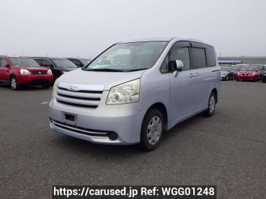 Toyota Noah ZRR70G