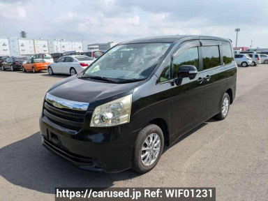 Toyota Noah ZRR70G