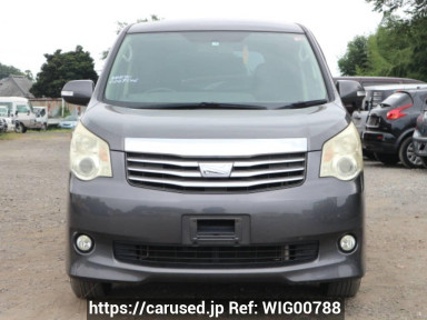 Toyota Noah ZRR70G