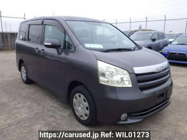 Toyota Noah ZRR70G