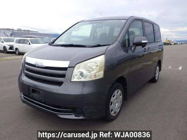 Toyota Noah ZRR70G