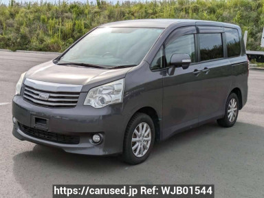 Toyota Noah ZRR70G