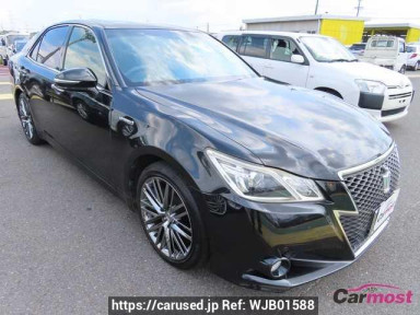 Toyota Crown Hybrid AWS210