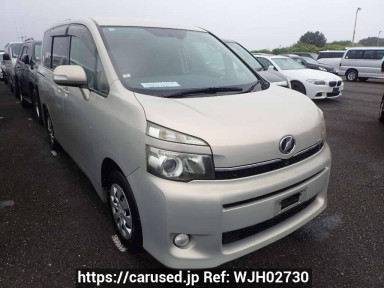 Toyota Voxy ZRR70G