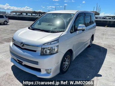 Toyota Voxy ZRR70W