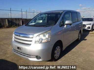 Toyota Noah ZRR70G