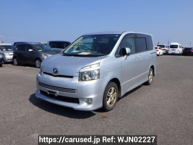 Toyota Voxy ZRR70W