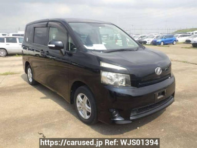 Toyota Voxy ZRR70G