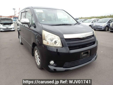 Toyota Noah ZRR70W