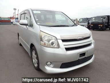 Toyota Noah ZRR70W