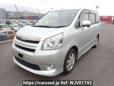 Toyota Noah ZRR70W