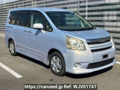 Toyota Noah ZRR70W