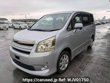 Toyota Noah ZRR70W